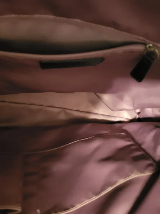 Coach Laura Black Pattened TOTE. - Picture 4 of 6